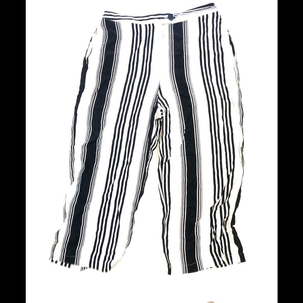 Forever 21 black Striped Cuffed-Hem Capri  Pants